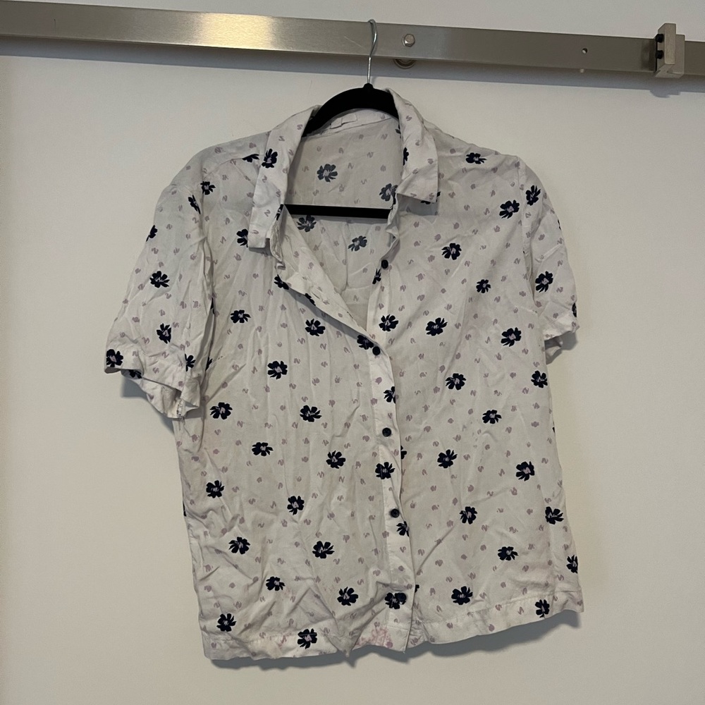 Vans Driver Short Sleeve Button Front Shirt White Abstract
Daisy Size XL
